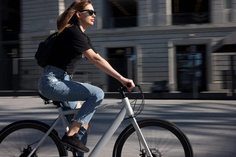 Micro-mobilité locale : le vélo électrique sauve la mise