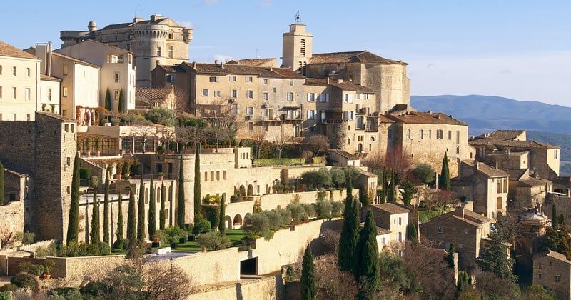 Gîte, chambre d’hôtes ou chalet dans le Luberon : le comparatif qui simplifie votre choix